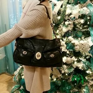 PRICE FIRM LEGACY LEIGH BLACK SHOULDER BAG🔥